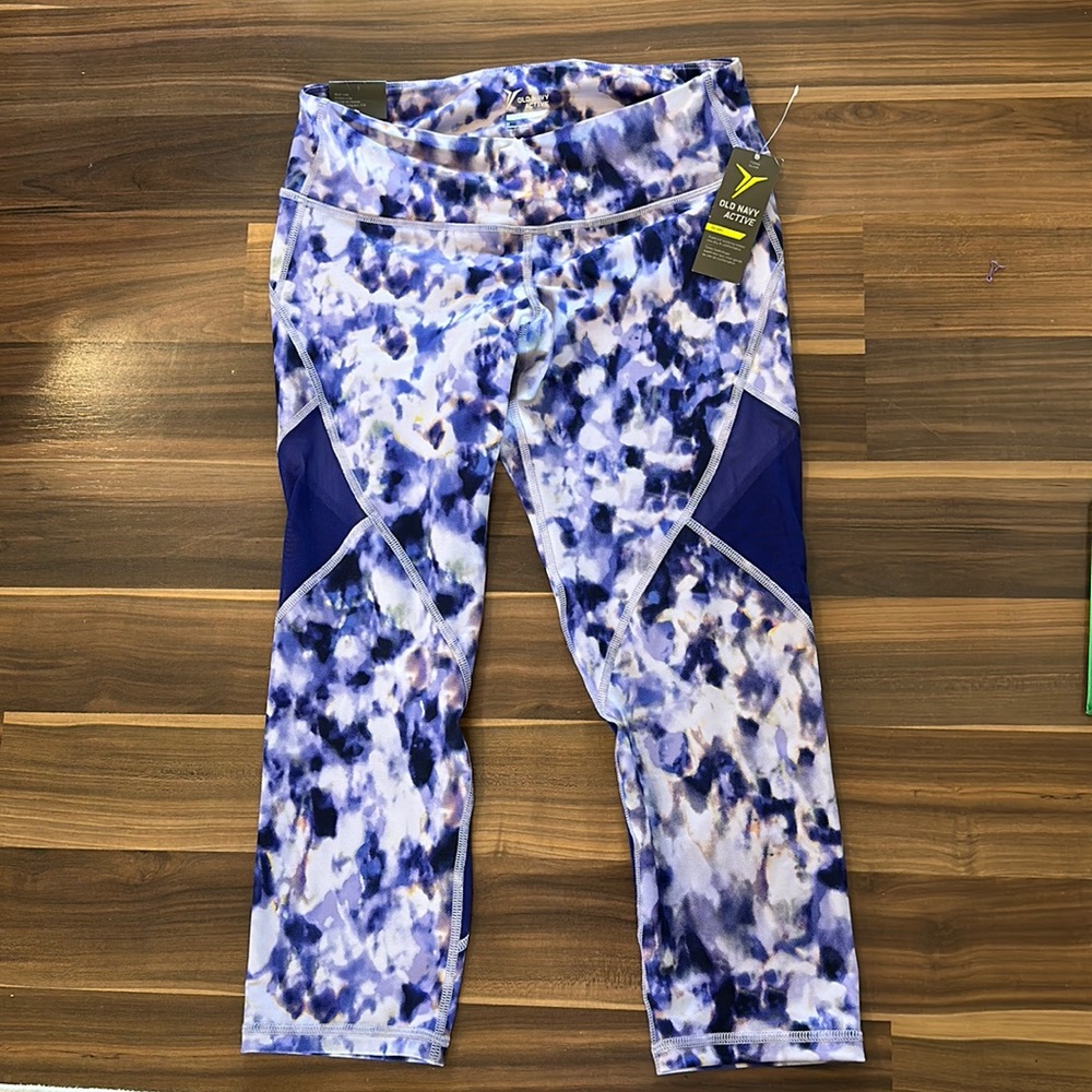 Old Navy Active Go-Dry Sz Medium Fitted Capris
